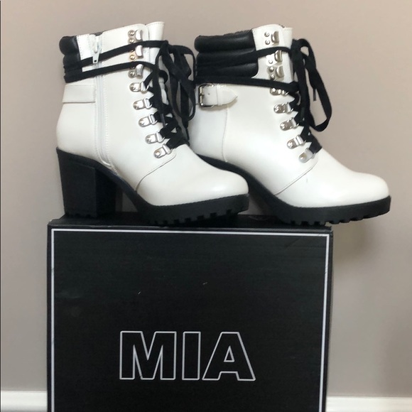 MIA Shoes - Mia lace up boots